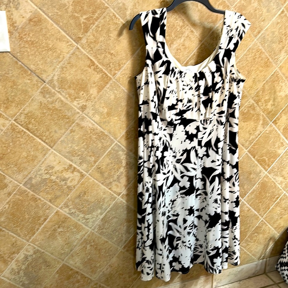 Great dress for any occasion. You can dress it up or dress it down.